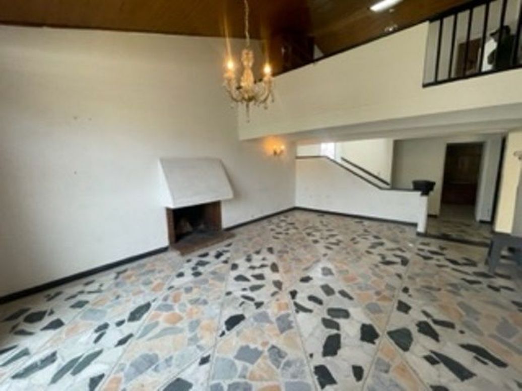 Casa de 5 alcobas en venta en Nueva Marsella Et. I, Bogotá, 256 m² · foto 2 de 20