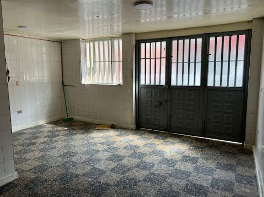 Casa de 12 alcobas en venta en Muzu, Bogotá, 342 m² · foto 3 de 20