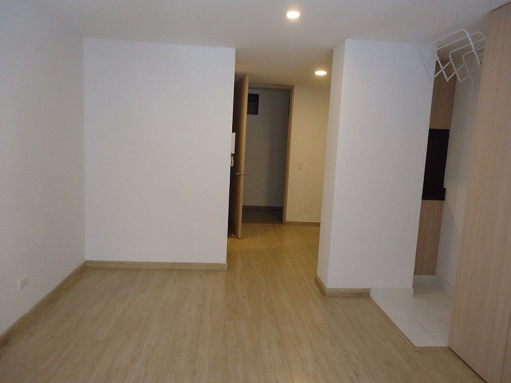 Apartaestudio en venta en Ciudad Jardín Norte, Bogotá, 28 m² · foto 11 de 17
