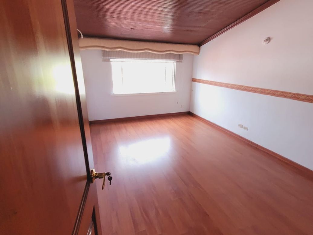 Casa de 4 alcobas en venta en Las Villas, Bogotá, 400 m² · foto 7 de 20