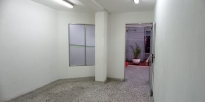 Local acondicionado y dotado para cafetería, bien ubicado, zona muy comercial, alto flujo peatonal y vehicular.