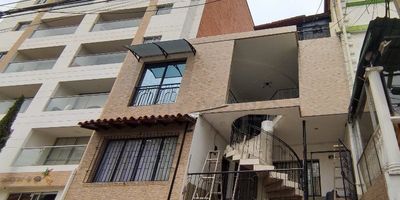 Agradable Aparta estudio ubicado en el sector de la castellana, en la carrera 81 A, piso 3, tiene un área de 24 metros aproximadamente. El inmueble se compone de un solo ambiente, 1 closets, 1 baño cabinado, cocina integral con red de gas y piso en cerámica.
Canon para 1 persona 2.150.000, canon para 2 personas 2.300.000. incluido servicios.canon amoblado 2.550.000
Los datos de los inmuebles promocionados en la página web están sujetos a cambio y verificación de disponibilidad.