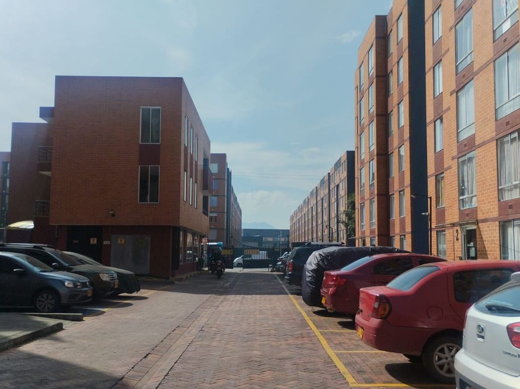 Apartamento de 3 alcobas en venta en Campo Alegre, Bogotá, 55 m² · foto 3 de 13