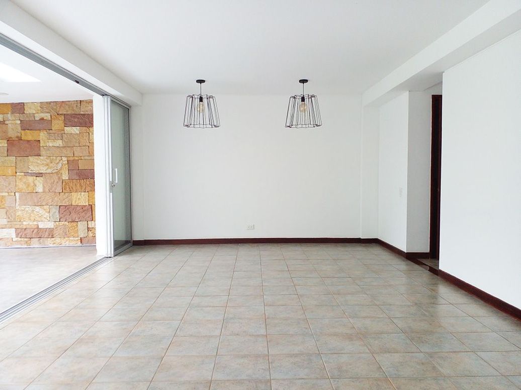 Casa en Arriendo o venta en Loma Del Atravesado, Comuna 9, Envigado en La Sebastiana