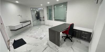 Esta Oficina para alquiler se encuentra en el barrio Villa country, cuenta con un área construida de 27Mt2. Además, de contar con una ubicación privilegiada sobre una vía principal con acceso fácil hacia la zona comercial cercana; Siendo una buena inversión con la que podrás disfrutar de todas las comodidades de la zona.
