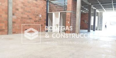Bodega en el oriente antioqueño con un área total de 220 metros,  160 en bodega y 60 de oficina, cuenta con 2 baños en bodega, uno en oficinas mas cocineta, cómodas vías de acceso ubicada en unidad cerrada, vigilancia las 24 horas, en zona industrial. Bodega ideal para almacenamiento y distribución por su excelente ubicación en el oriente antioqueño.   