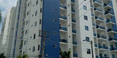 Hermoso apartamento ubicado en uno de los edificios más espectaculares de la Castellana. Perfecto estado de conservación, excelente ubicación, muy cerca a vías principales y vehiculares, rápido acceso de transporte público y privado.

Rodeado de más edificaciones gracias a que es un sector muy residencial, familiar y acogedor; sin embargo, también está muy cerca a centros comerciales, colegios, iglesias, parques, clínicas, La Villa, entre otros.

Dos habitaciones, cocina integral, parqueadero, habitación del servicio; entre otros.