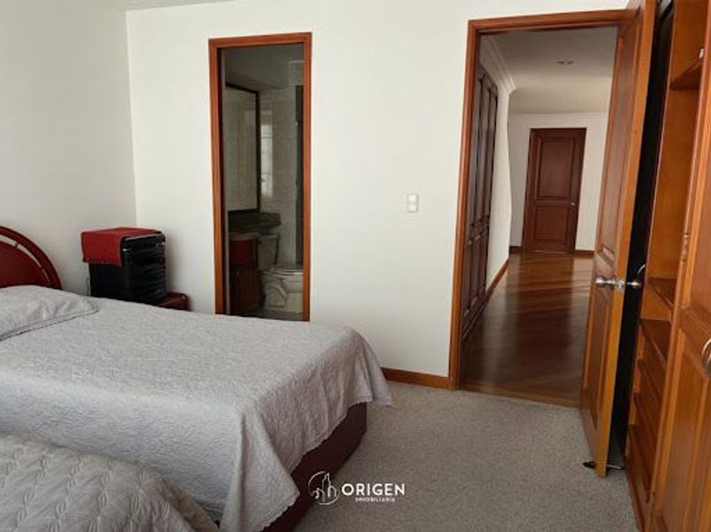 Apartamento de 4 alcobas en venta en El Contador, Bogotá, 240 m² · foto 13 de 20