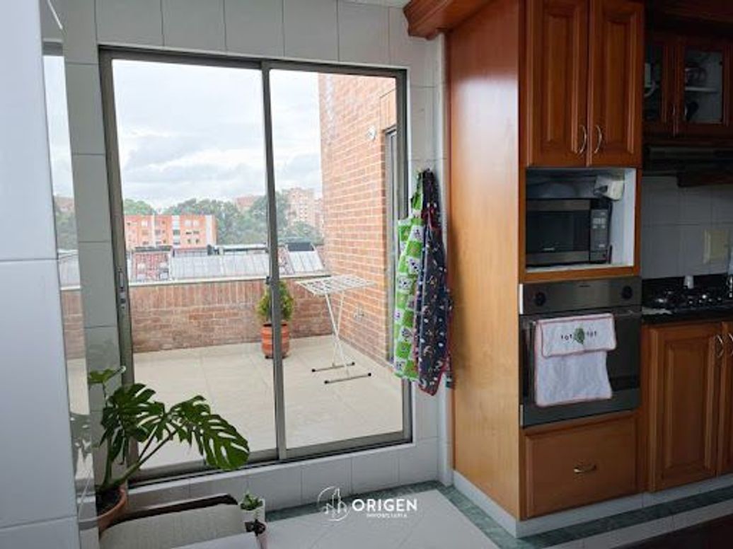 Apartamento de 4 alcobas en venta en El Contador, Bogotá, 240 m² · foto 4 de 20
