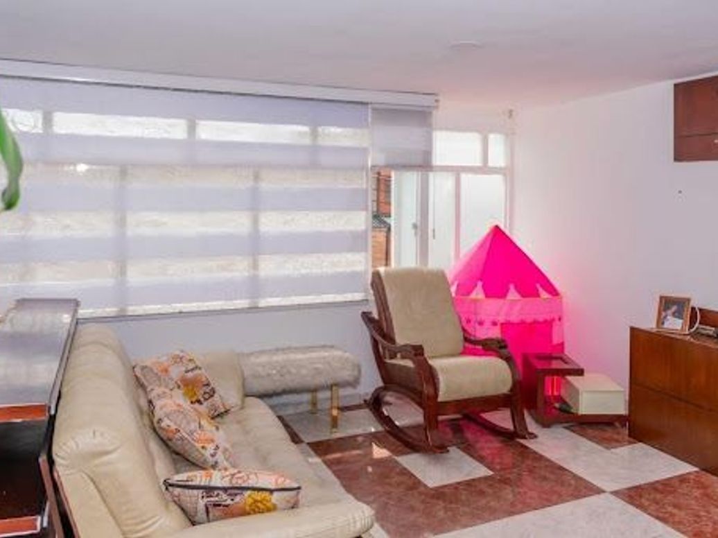 Casa de 9 alcobas en venta en La Clarita, Bogotá, 371 m² · foto 3 de 17