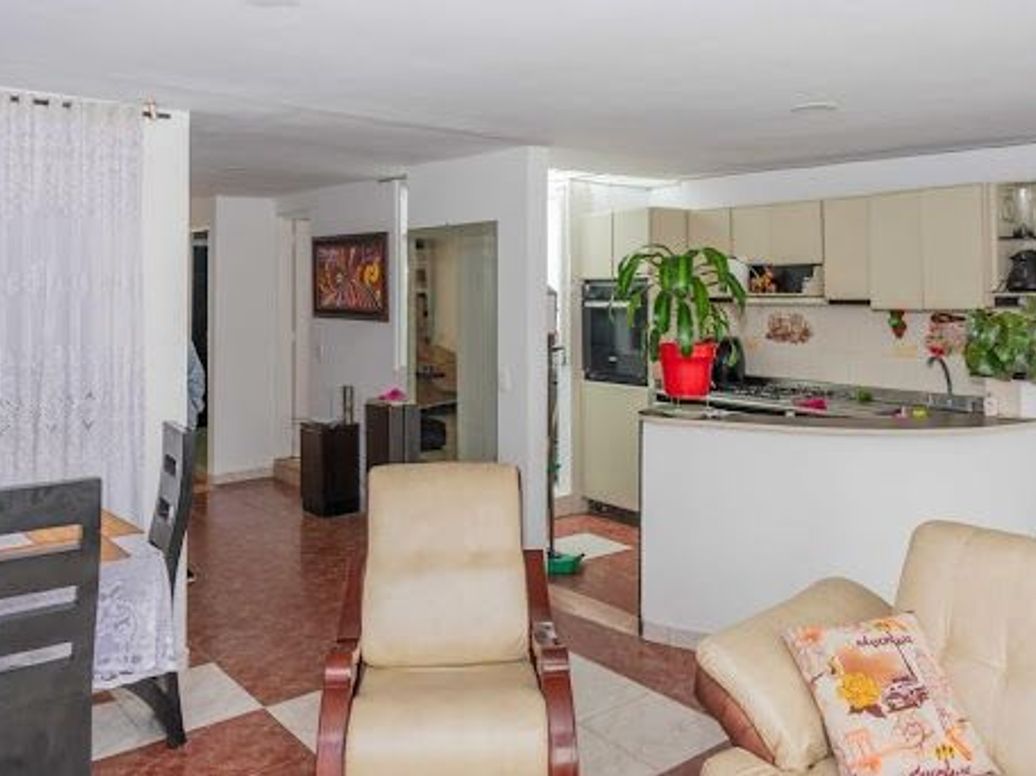 Casa de 9 alcobas en venta en La Clarita, Bogotá, 371 m² · foto 6 de 17
