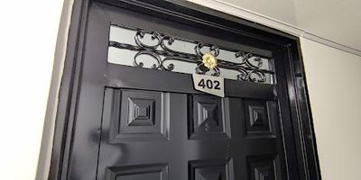 Arriendo comodo y amplio apartaestudio en castilla para estrenar, con buen transporte publico, zonas verdes cerca, colegios, supermercados, cerca de la zona comercial de castilla.

CARACTERÍSTICAS:

COCINA AMPLIA SEMINTEGRAL
RED DE GAS
ZONA DE ROPAS
1 ALCOBA AMPLIA
CLOSET
PISOS EN CERAMICA
BAÑO CABINADO
4 PISO INTERNO
PARA ESTRENAR