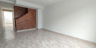 [ARR] ID HOUM: 115702

Entérate de todos los beneficios al arrendar con nosotros:
    • Asistencia e intermediación con el propietario
    • Firma tu contrato online
    • Arrienda sin burocracia, sin papeleos ni notarías

Casa en arriendo, ubicada en el barrio Libertad, con una superficie construida de 75.00 m² y superficie total de 75.00  m². 

Sus principales características son:

    • No amoblado
    • 4 dormitorios
    • 3 baños
    • Admite mascotas
    • 1 parqueadero
    • Cocina tipo americana
    • Año de construcción: 2000
    • Cuarto de lavado
            
Además, el inmueble cuenta con las siguientes amenidades:

    • Salón de eventos
    • Vigilancia 24 hrs

Si arriendas con nosotros, te brindamos asesoría personalizada durante todo el proceso.

Requisitos para arrendar con nosotros:

    • Arrienda sin codeudor*, fácil, rápido y seguro
    • Demuestra un ingreso mensual neto de al menos 2.5 veces el valor del arriendo (los ingresos mensuales se pueden complementar por las personas que vivirán en este inmueble)
    • Completa tu información básica y mándanos tus extractos bancarios o documentos que demuestren tus ingresos
    • No debes tener reportes negativos en centrales de crédito
        

IMPORTANTE:

    • Te invitamos a agendar una visita a esta propiedad
    • Si tienes alguna duda por favor puedes solicitar más información desde los portales como también contactarte directamente con nosotros
    
Más que una inmobiliaria, somos Houm.
*Aplican T&C