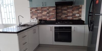 Apartamento amoblado en arriendo sector Los Alpes, 72 M2, Sala comedor, 3 alcobas, 2 baños, cocina integral, zona de labores, terraza.

Canon $ 2.900.000 incluye administración.