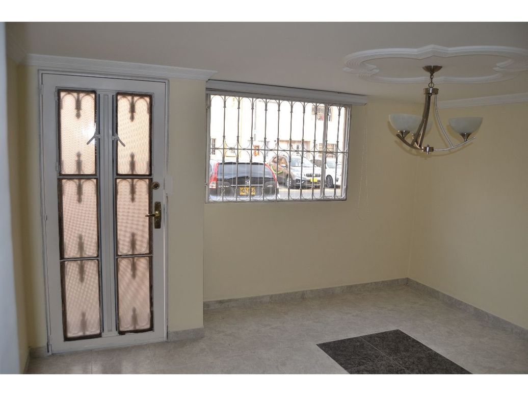 Casa de 5 alcobas en venta en Villa Del Rio, Bogotá, 125 m² · foto 2 de 10