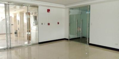 Oficina ubicada en el sector patio bonito, facilidad de acceso y a transporte publico, cerca a milla de oro, zona ejecutica y bancaria del poblado, cerca al centro comercial Oviedo y San fernando plaza.