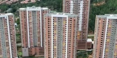 apartamento con excelentes acabados, parqueadero privado y cuarto útil, ubicado en niquia
