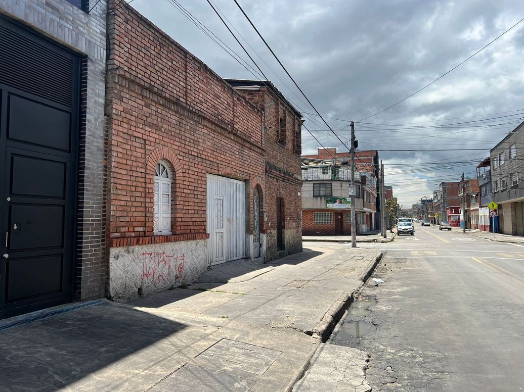 Casa de 5 alcobas en venta en San Fernando, Bogotá, 160 m² · foto 2 de 6