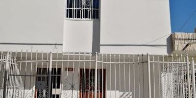 tenemos el apartamento ideal para ti, apartamento de dos plantas con excelente distribución de espacios ideal para una familia. 