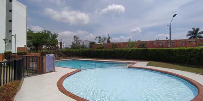 SE VENDE APARTAMENTO en el  CANEY, PARQUEADERO PRIVADO 3cer piso valor 169 millones negociables  2 habitaciones la prncipal con baño, baño social, estudio o tercera habitacion, sala comedor, cocina integral,  zona de oficios. PARQUEADERO PROPIO. la unidad cuenta con piscina para niños y adultos juegos infantiles salon social. Info  Edwin Salazar  3118417314 Sandra Hurtado 3205791334