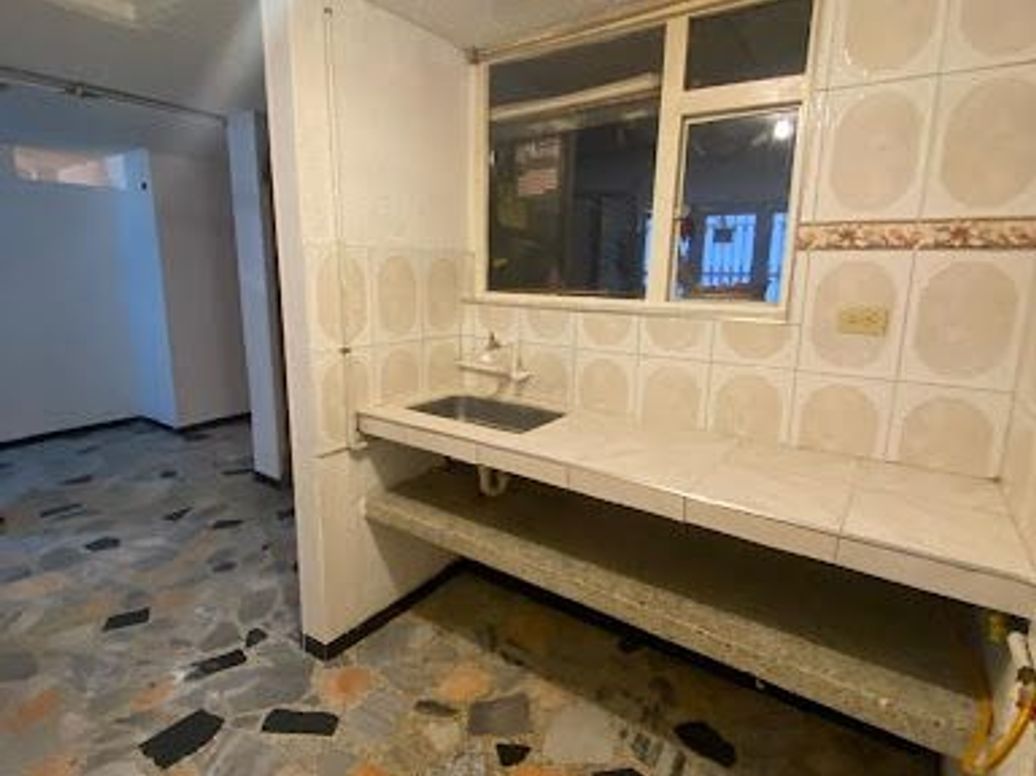 Casa de 12 alcobas en venta en Villas De Granada, Bogotá, 245 m² · foto 12 de 18