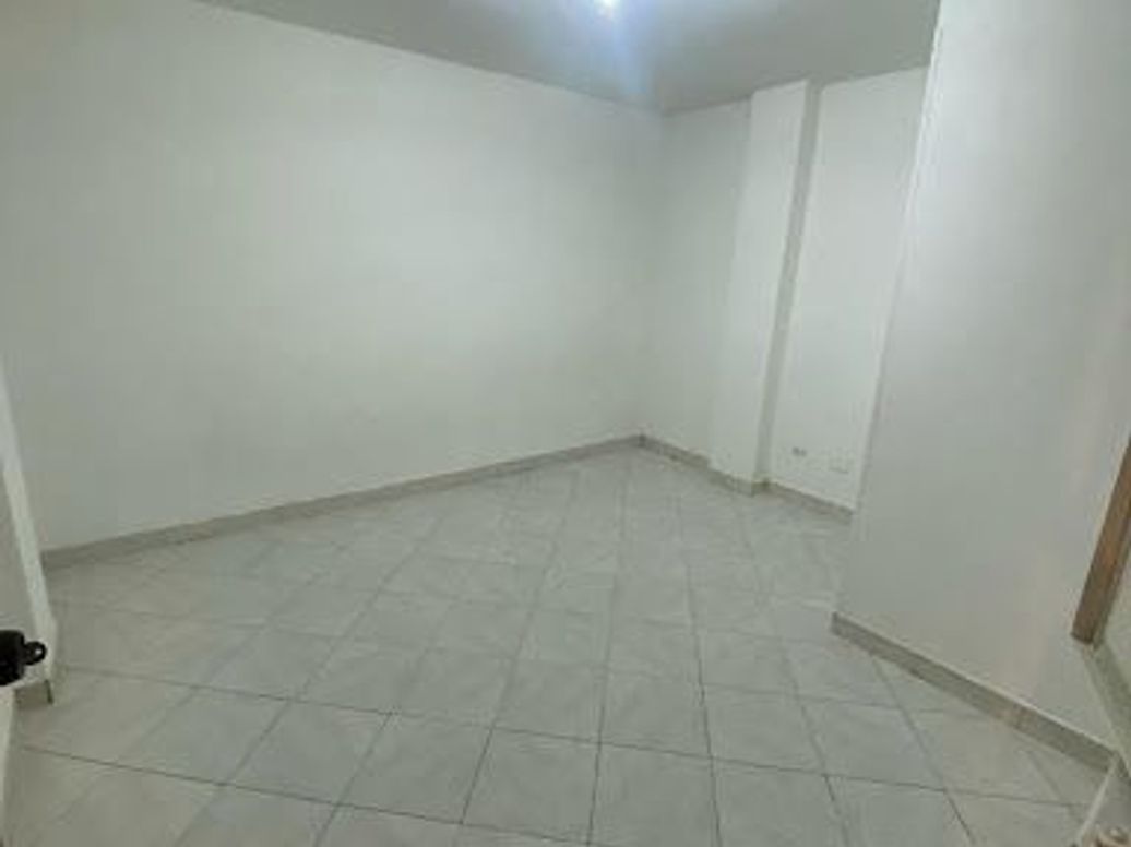 Casa de 12 alcobas en venta en Villas De Granada, Bogotá, 245 m² · foto 7 de 18