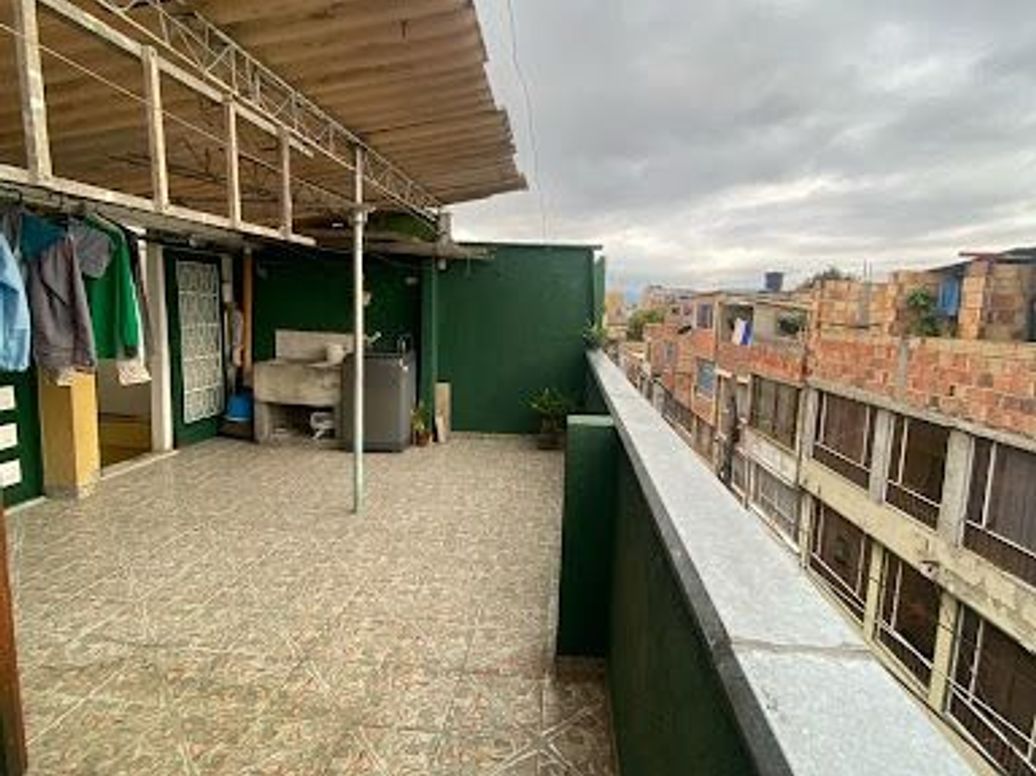 Casa de 12 alcobas en venta en Villas De Granada, Bogotá, 245 m² · foto 17 de 18