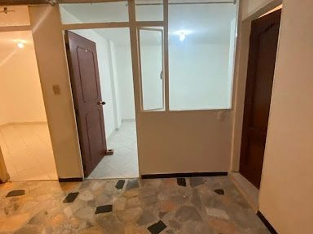 Casa de 12 alcobas en venta en Villas De Granada, Bogotá, 245 m² · foto 11 de 18
