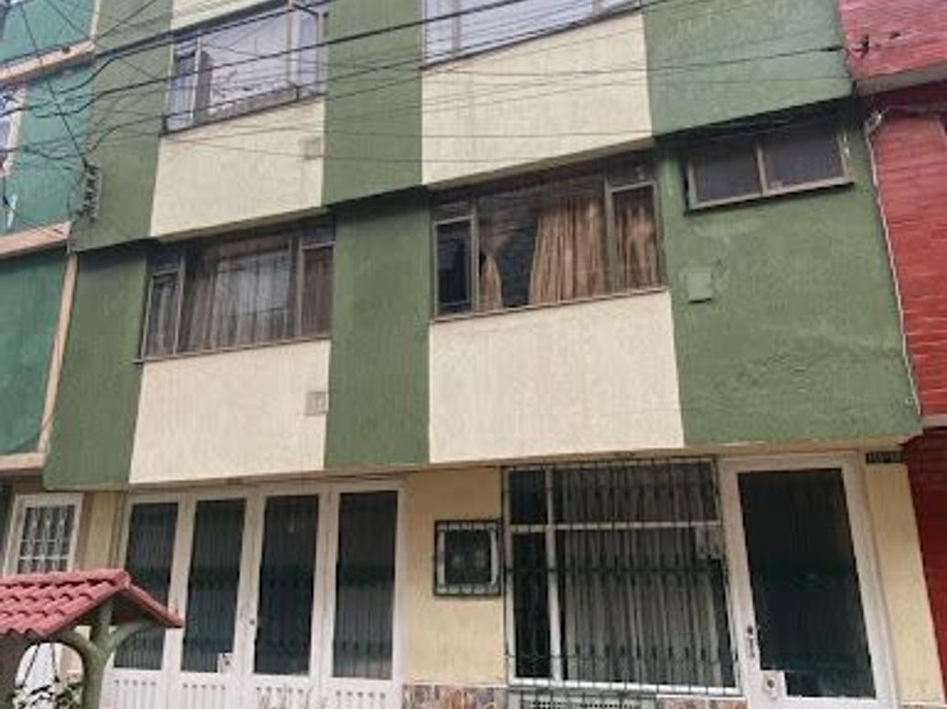 Casa de 12 alcobas en venta en Villas De Granada, Bogotá, 245 m² · foto 2 de 18
