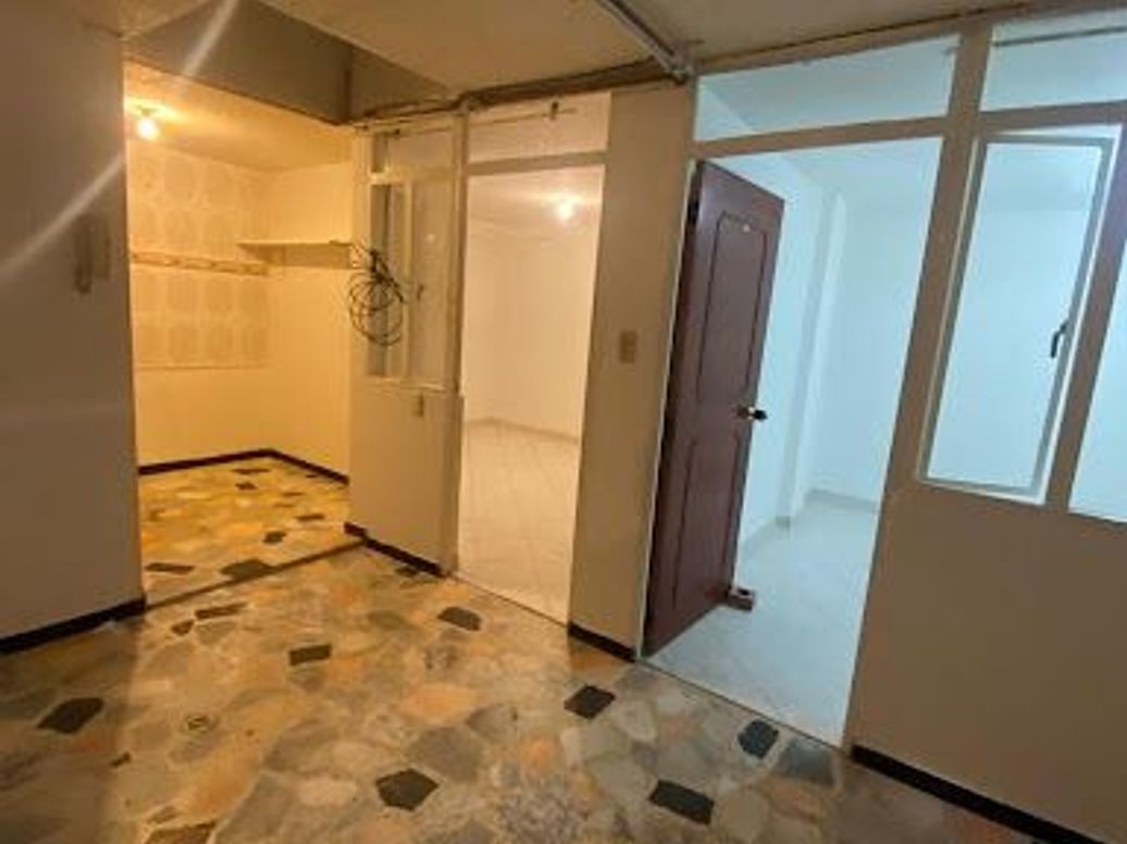 Casa de 12 alcobas en venta en Villas De Granada, Bogotá, 245 m² · foto 8 de 18
