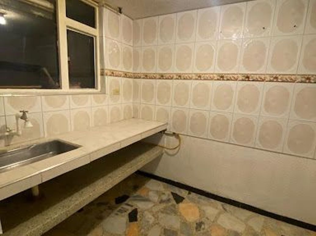 Casa de 12 alcobas en venta en Villas De Granada, Bogotá, 245 m² · foto 9 de 18