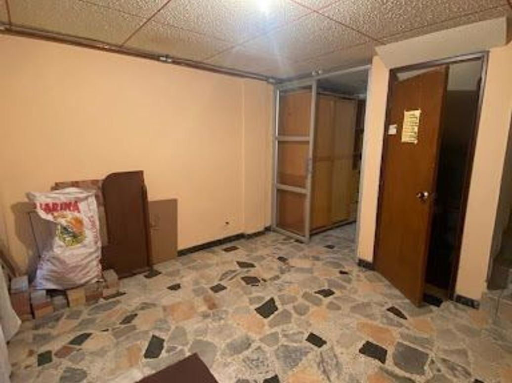 Casa de 12 alcobas en venta en Villas De Granada, Bogotá, 245 m² · foto 13 de 18