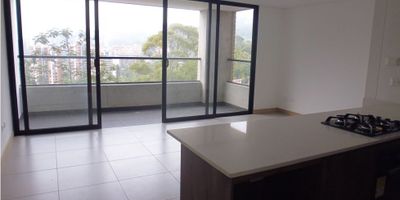Se arrienda apartamento. Área 99.10 metros, 2 alcobas, 3 baños, 2 parqueaderos, 1 cuarto útil. Apartamento nuevo, bien ubicado, en sector tranquilo para vivir. Cerca a parques, tiendas, supermercados, buenas vías de acceso, buen transporte público. 
