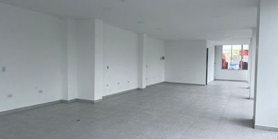 Edificio en venta de 4 pisos con excelentes rentas:
Tiene acceso por ambos lados de la manzana 
1 Piso : 140 mtr2.
2 piso se encuentra un local de 176 mtrs 2 con un baño.
3 piso : 1 apto de 2 alcobas con 2 baños , sala comedor, cocina integral , zona de ropas , otro apto de 3 alcobas con 2 baños, cocina integral, zona de ropas , sala comedor, balcón.
4 piso: 1 apto de 2 alcobas, 2 baños, cocina integral, sala comedor zona de ropas.
Otro apto de 3 alcobas, 2 baños, sala comedor , cocina integral, balcón , zona de ropas.