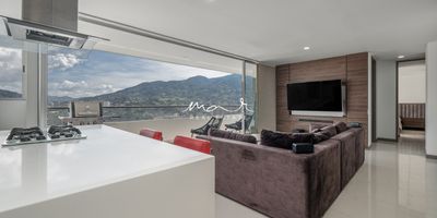 Espectacular Penthouse con el mejor Panorama. Mueble importados de Europa ,Sustema cine con DolbySony  Surround 65” LG Telev.,Nevera, lavadora, secadora, lavaplatos todo nuevo. Balcón muy grande con hermosa vista a la ciudad y las montañas sin poniente , 2 parqueaderos independientes  2 cuartos útiles,   Zona social muy completa, piscina, jacuzzi, turco, gym, juegos para niños, salón social,  espectacular apartamento en estado perfecto! Negociable, Interesados  a Whatsapp o Email.