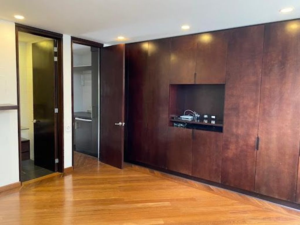 Apartamento de 1 alcoba en venta en El Virrey, Bogotá, 78 m² · foto 9 de 20