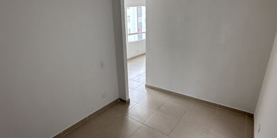 Apartamento en conjunto cerrado 
Tercer piso 
Parqueaderos compartidos suficientes