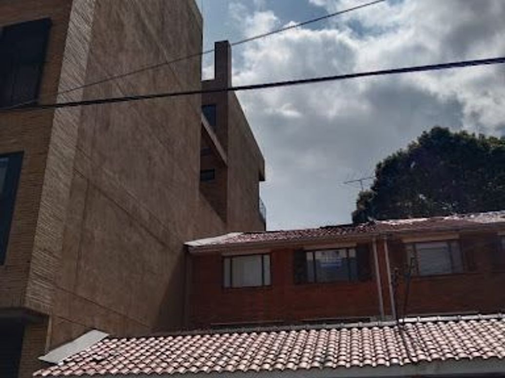 Casa de 4 alcobas en venta en Santa Paula, Bogotá, 330 m² · foto 2 de 20