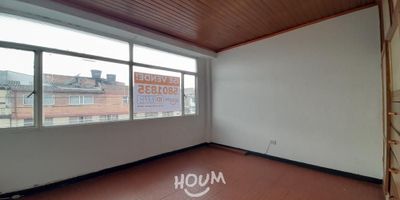 [VEN] ID HOUM: 116778

En Houm te ayudamos de forma fácil y segura. Los beneficios de comprar con nosotros:
    • Te ayudamos a conseguir financiamiento a través de una asesoría personalizada
    • Mediación y seguimiento de todo el proceso
    • Ponemos a tu disposición profesionales en notariado, registro y asesoría jurídica
¡Solo te preocupas de las firmas!

Casa en venta, ubicada en el barrio Acapulco, con una superficie construida de 450.00 m² y superficie total de 450.00 m². 

Sus principales características son:

    • 7 dormitorios
    • 5 baños
    • Admite mascotas
    • 2 parqueaderos
    • Año de construcción: 1983
            
Si compras con nosotros, te brindamos asesoría personalizada durante todo el proceso.
        
¡Comienza una nueva etapa con Houm! Compra fácil, rápido y seguro.