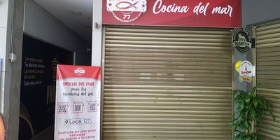 Te presentamos este local comercial ubicado en Mall Comercial Plaza 77 P.H. Esta en el primer nivel de la zona de comidas; actualmente se encuentra ocupado. Este Local esta ubicado en un lugar estratégico de la ciudad, con ventilación adecuada y con un ambiente tranquilo y central, no esperes más y anímate a encontrar con nosotros tu lugar ideal. Contáctanos y déjanos tener el privilegio de atenderte.