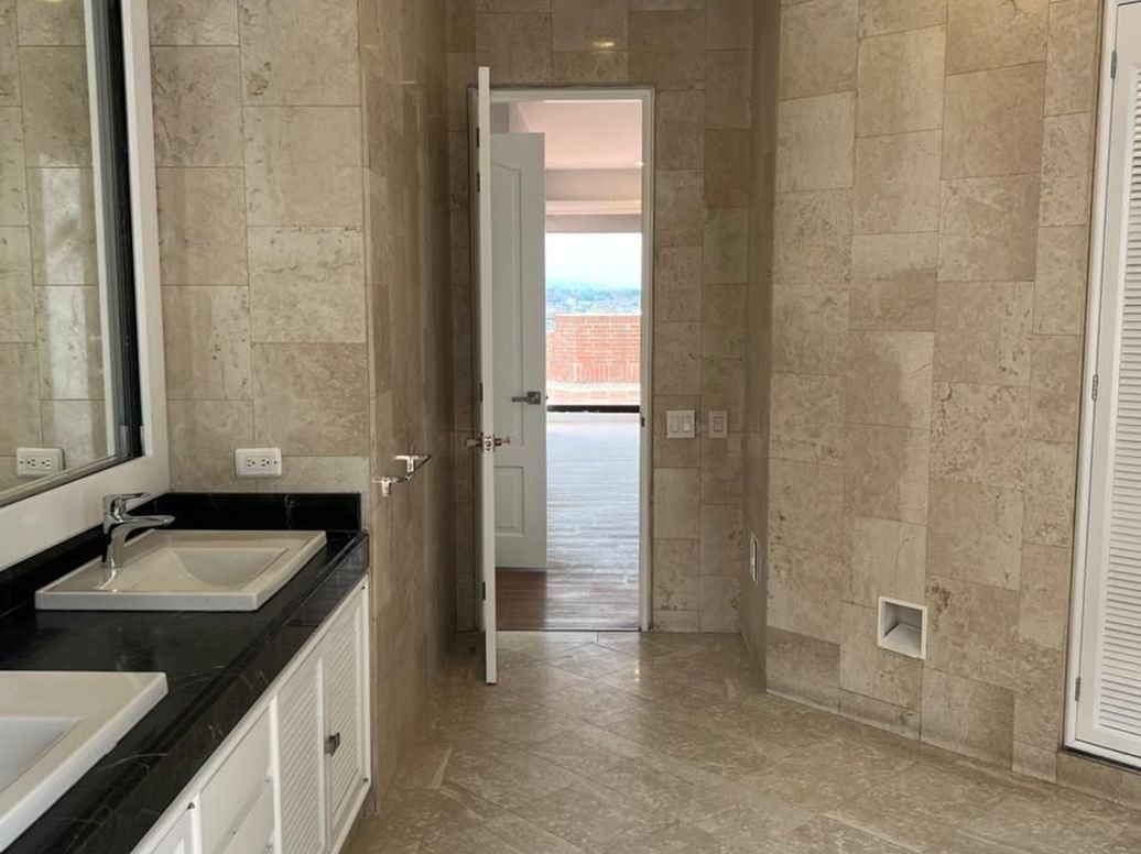 Apartamento de 5 alcobas en venta en Los Rosales, Bogotá, 470 m² · foto 6 de 15