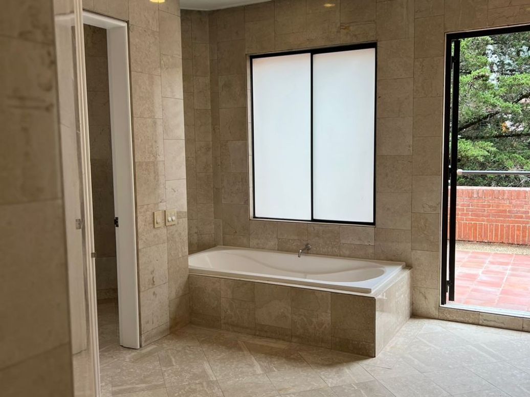 Apartamento de 5 alcobas en venta en Los Rosales, Bogotá, 470 m² · foto 11 de 15