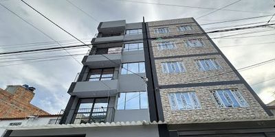 Edificio de Apartamentos nuevos en el segundo, cuarto y quinto disponibles, de 61.99 mts construidos, amplisimos, iluminados. Apartamento por piso. Rejas de seguridad. Sala comedor, cocina semi-integral, gas natural, zona de lavanderia independiente, baño social. Tres alcobas, la principal con baño. Hay dos garajes disponibles. Los apartamentos se venden con acabados o sin acabados. Negociable. El edificio se construyo con antejardin cubierto, bicicletero, deposito, terraza comunal. 