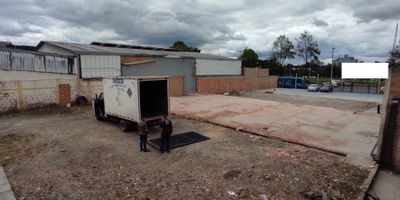 ÁREA ESTIMADA:
2.119,62 M2
ÁREA CONSTRUIDA
ESTIMADA:
370,19 M2
ÁREA LIBRE
ESTIMADA:
1.749,43 M2

EXCELENTE UBICACION SOBRE VIA PRINCIPAL
