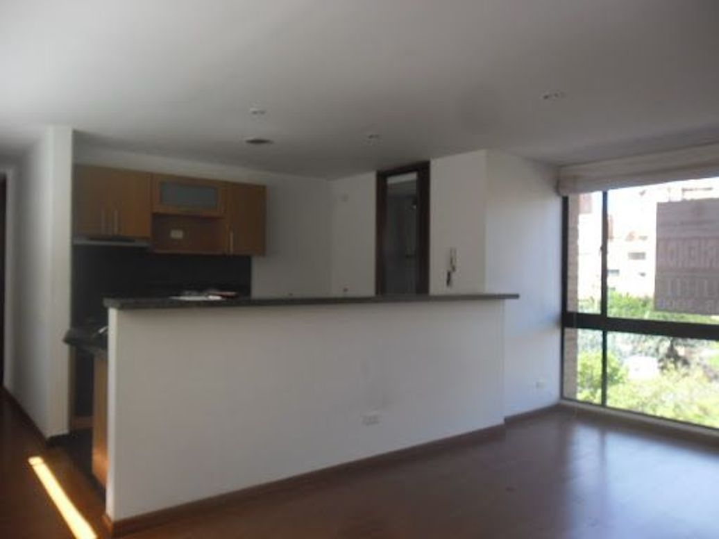 Apartamento de 2 alcobas en arriendo en Country Club, Bogotá, 91 m² · foto 2 de 20
