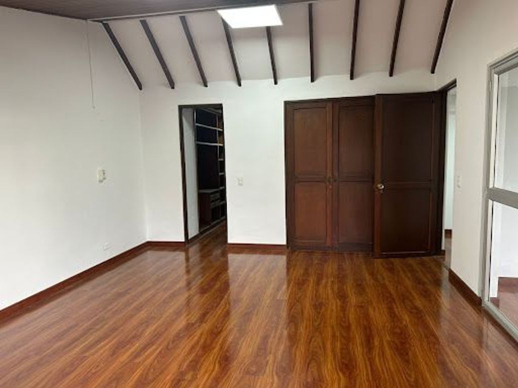 Casa de 4 alcobas en venta en Santa Ana, Bogotá, 329 m² · foto 19 de 20