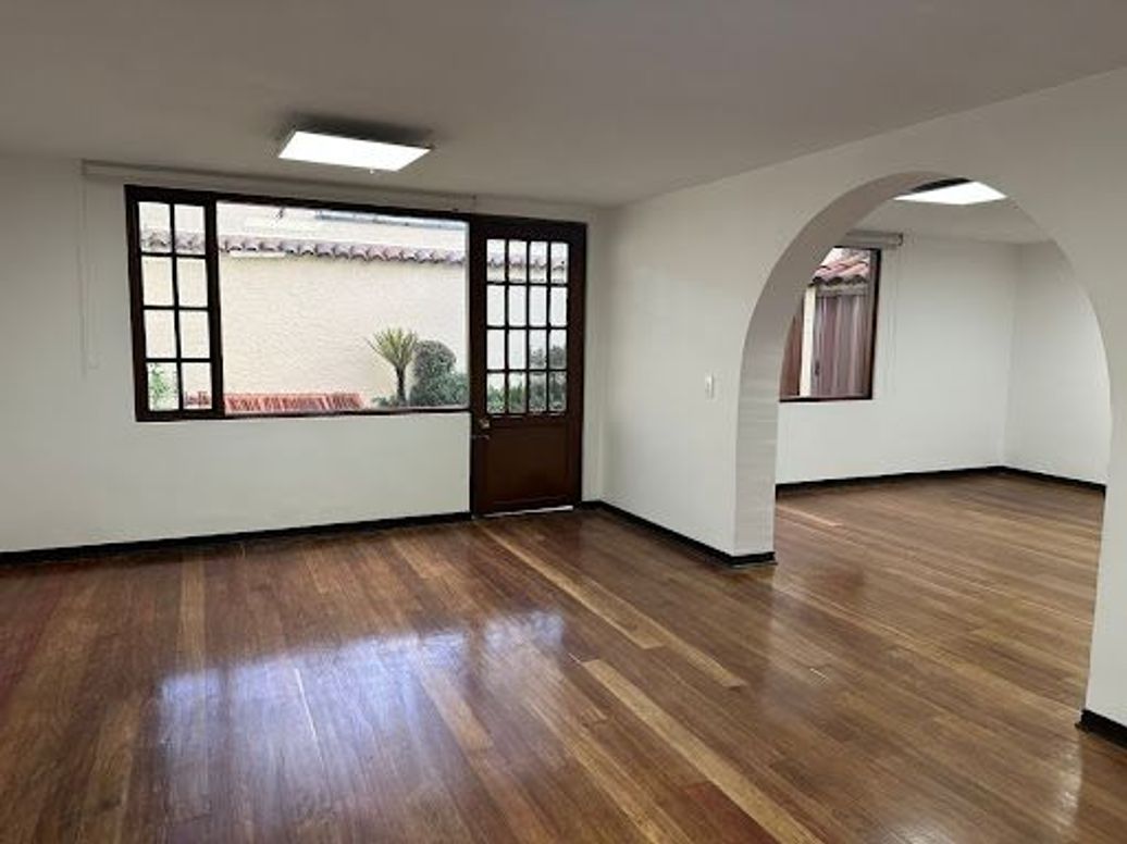 Casa de 4 alcobas en venta en Santa Ana, Bogotá, 329 m² · foto 2 de 20