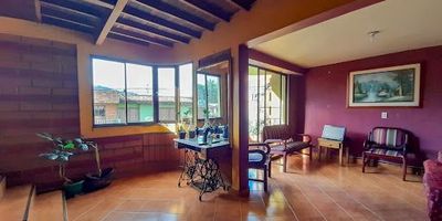 Este apartamento en venta, ubicado en el barrio Alcalá de Envigado, Antioquia, ofrece un área construida de 167 m². Se encuentra en el tercer piso y cuenta con 5 habitaciones y 2 baños, ideal para familias que buscan amplitud. La propiedad, de estrato 3, tiene un valor de $600.000.000, representando una excelente opción en esta zona residencial de Envigado. Cercano a servicios y con fácil acceso, es una oportunidad atractiva. Para más detalles o coordinar una visita, puede contactarnos vía WhatsApp, pedir que lo contacten o ver los números de teléfono.