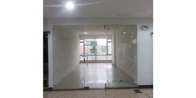 LOCAL EN VENTA ubicado en el Centro Comercial Cuarta en cabecera. está ubicado en el 3 piso del centro comercial. cuenta con una amplia vitrina, un área de 25.90 mtrs2, bodega de almacenamiento. cerca de almacén éxito, centro comercial quinta etapa, zona comercial y residencial, transporte publico cercano. es uno de los mejores centros comerciales de la ciudad. Agende su cita completamente gratis. ¡Gran oportunidad para tu negocio o emprendimiento!
