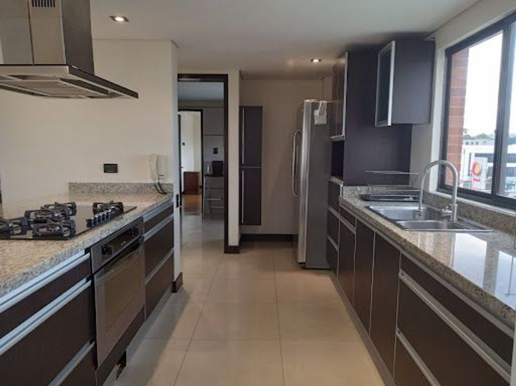 Apartamento de 4 alcobas en venta en El Contador, Bogotá, 250 m² · foto 16 de 20